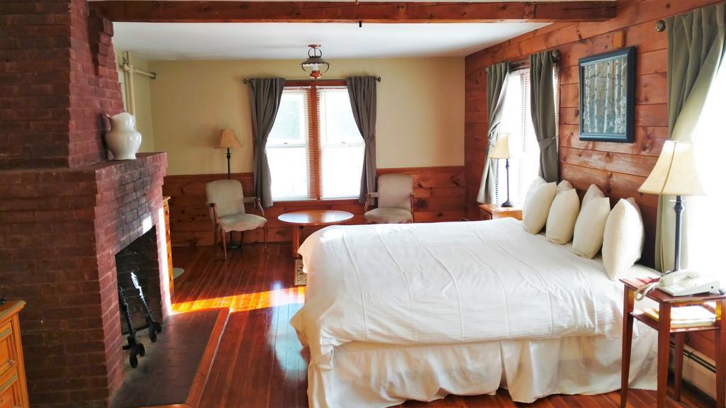 Woodbound Inn Rindge ภายนอก รูปภาพ